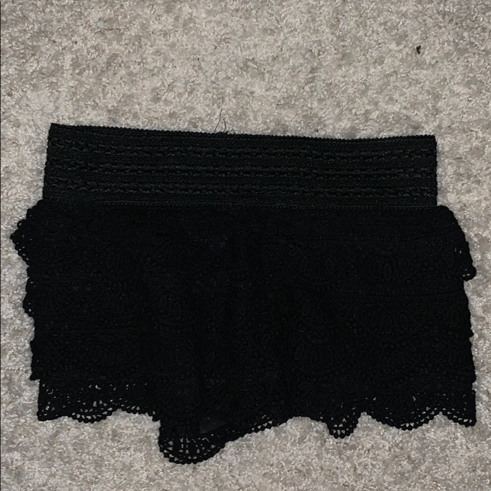 Black Lace Scallop Shorts!